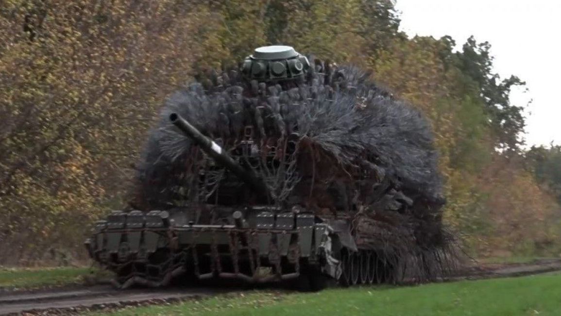 Rosyjski czołg z "mangalą"