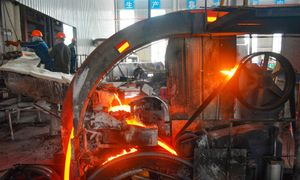 Chińskie huty zmuszone przygasić ogień. W kraju zaczyna brakować rudy miedzi