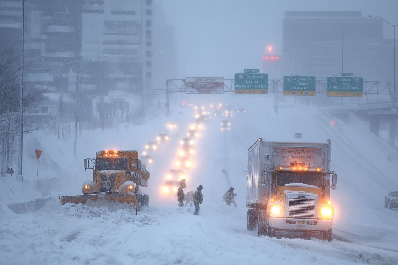 Arktyczny sztorm sparaliżował Amerykę – 7 ofiar, 800 tys. domów bez prądu