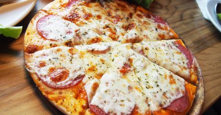 Pizza w ciąży – czy można ją jeść? Jaką wybrać?