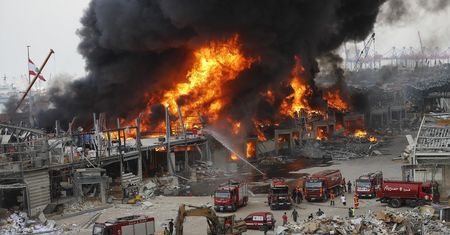 Bejrut. Ogromny pożar w porcie. Płonie skład ropy naftowej
