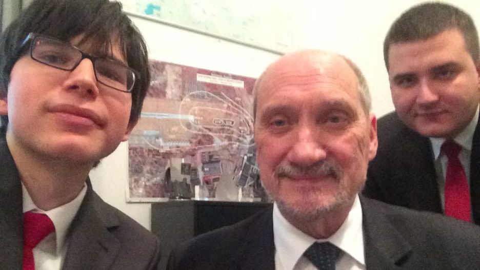 Edmund Janniger i Bartłomiej Misiewicz pracowali jako doradcy Antoniego Macierewicza