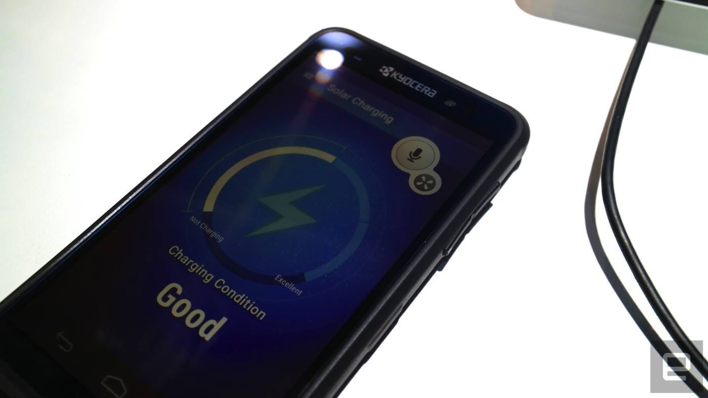 Kyocera pokazała smartfona z panelami słonecznymi. Znowu... 4