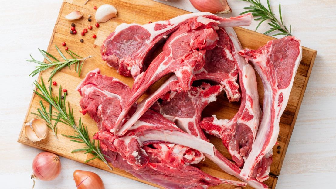 Baranina, czyli mięso baranie, pozyskuje się z owiec w wieku 1-2 lat (mięso z owiec młodszych to jagnięcina).