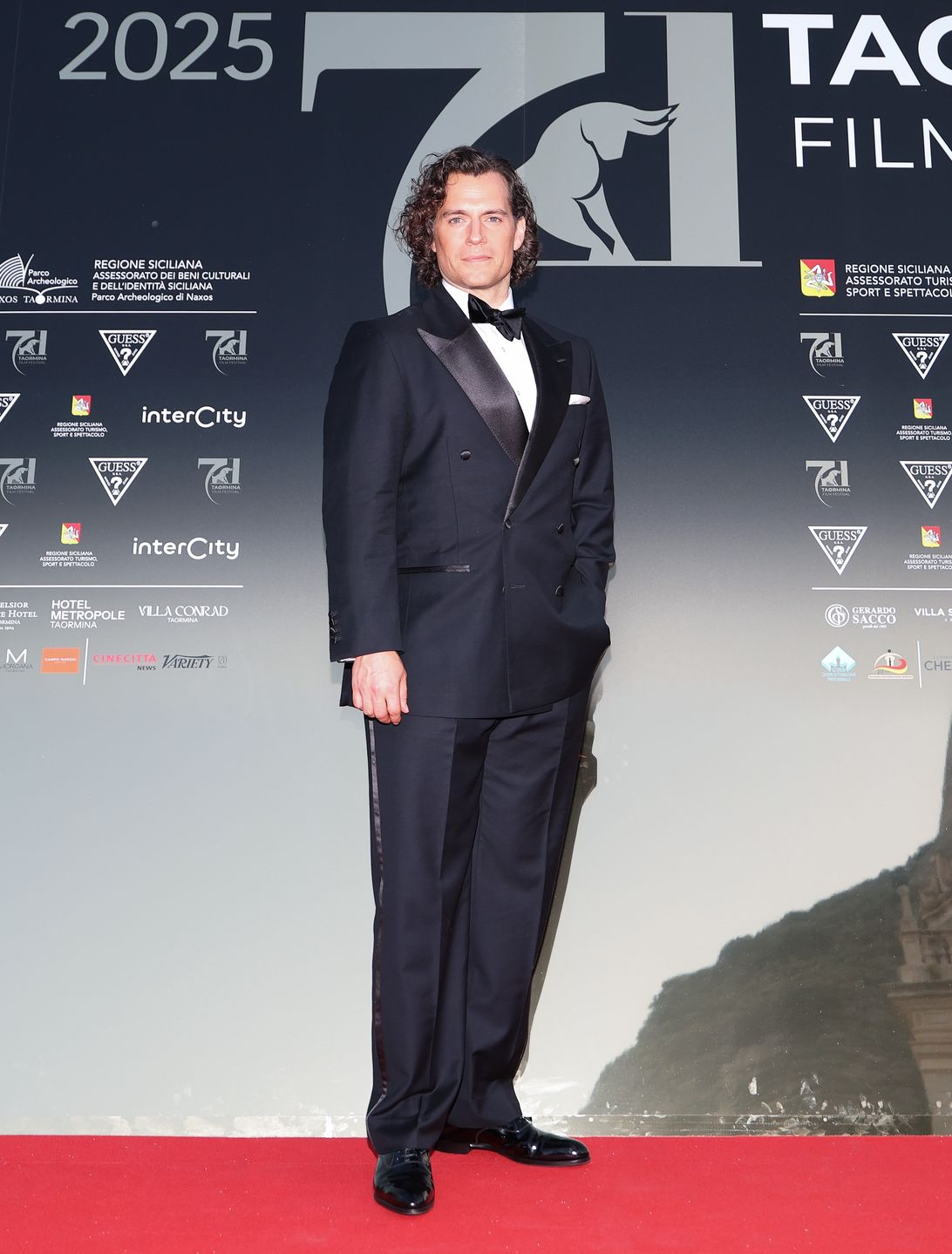 Henry Cavill z partnerką na festiwalu w Taorminie