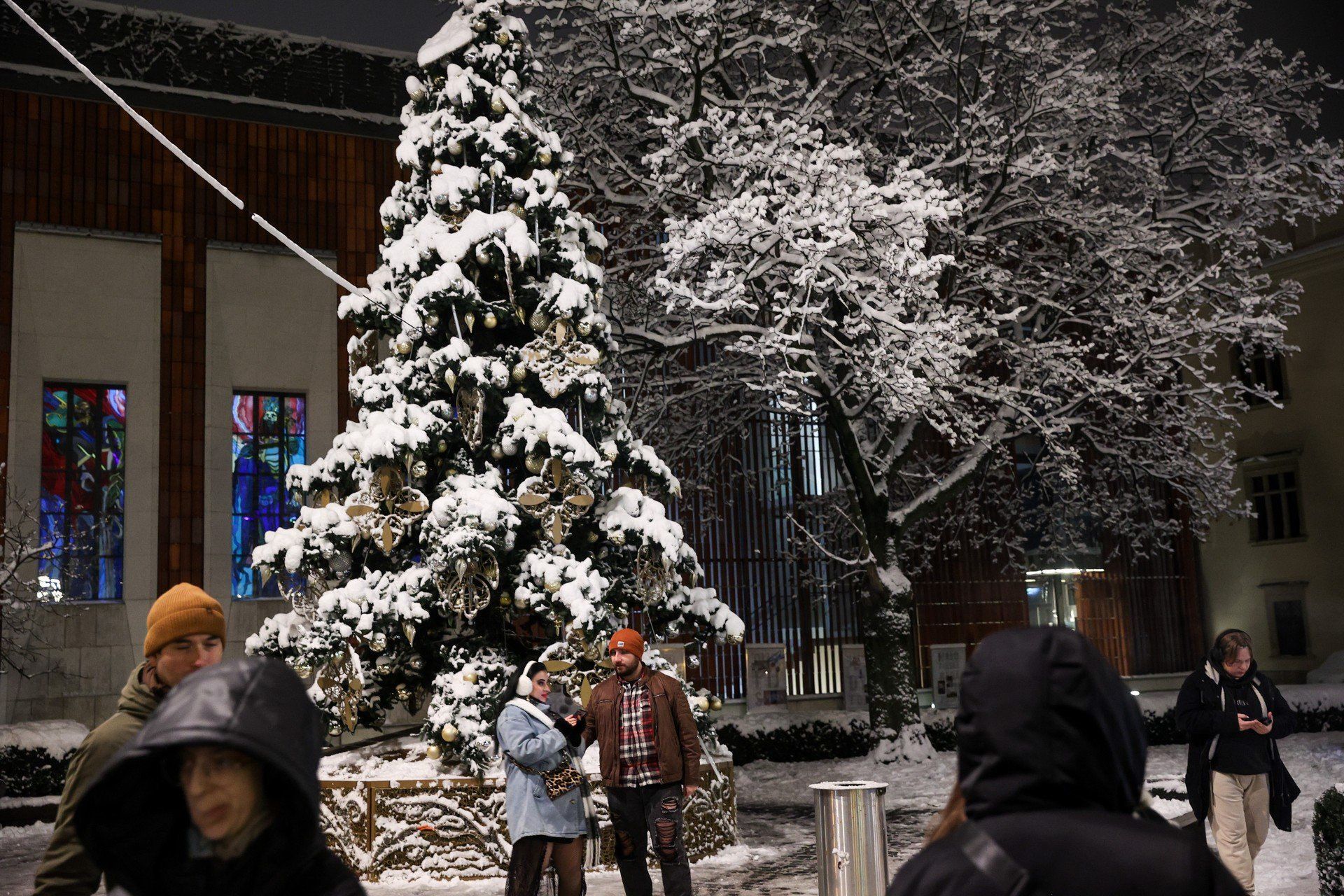 Kraków przykryty śniegiem potrafi zachwycić. Niedzielny wieczór na Starym Mieście