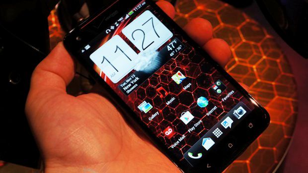 W skrócie: HTC Droid DNA oficjalnie, nowe smartfony u operatorów, Lumia 920 w Minecrafcie 1