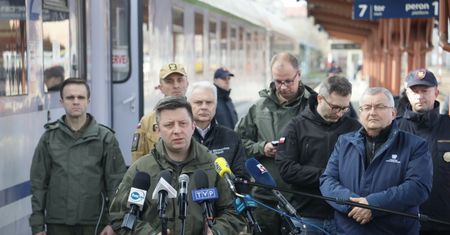 Pociąg sanitarny i darmowe przejazdy PKP. Ministrowie o pomocy dla Ukraińców