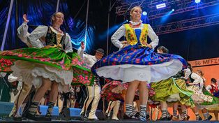 Zakopane: Tłumy na inauguracji 56. Międzynarodowego Festiwalu Folkloru Ziem Górskich