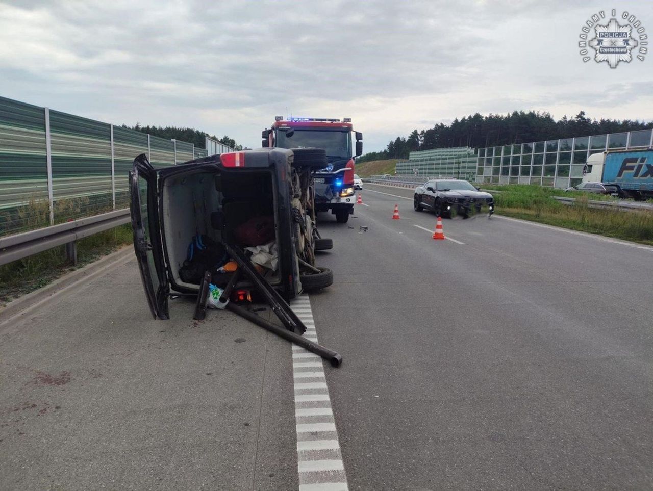 Pijany Ukrainiec przewrócił busa na A1. Miał ponad 3 promile