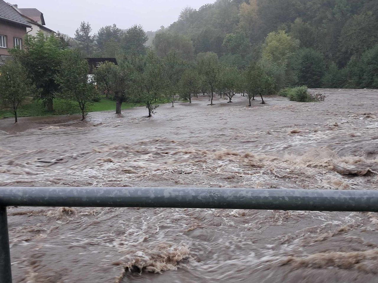 Spadła dopiero 1/3 deszczu. W Czechach spodziewają się "stuletniej wody"