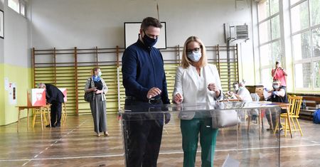 Wybory 2020. Rafał Trzaskowski z żoną już zagłosowali