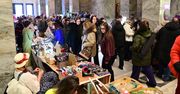 Warszawa: Tłumy w Pałacu Kultury i Nauki. Biżuteria, świece i ceramika. Festiwal Rękodzieła "Cudeńka"