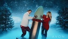 Świąteczne całusy od Małgorzaty Rozenek-Majdan i Radosława Majdana w świątecznej kampanii Avon