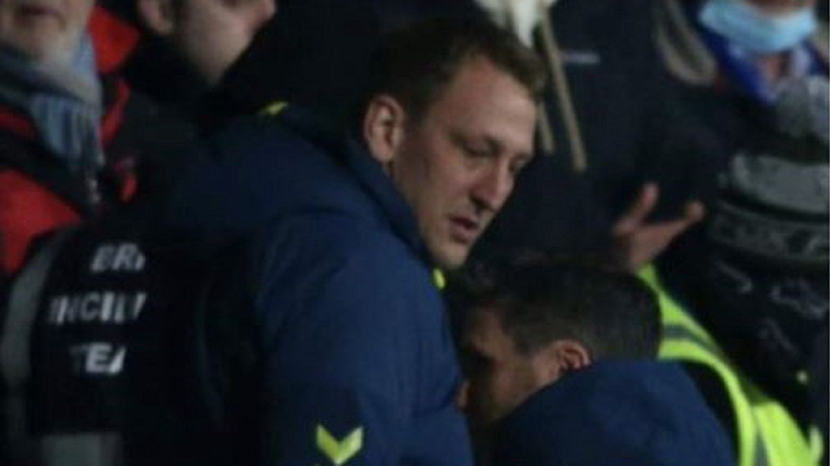 Lekarz został okrzyknięty bohaterem (twitter.com/THESMOGGIESFANS)