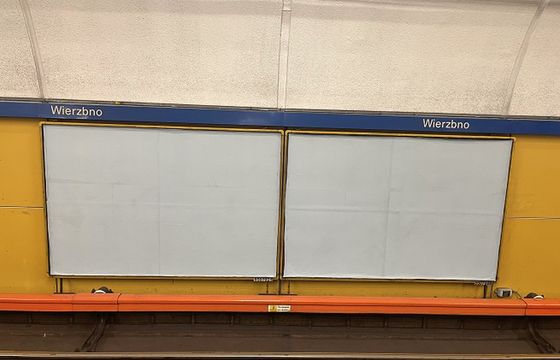 Z warszawskiego metra zniknęły reklamy. Usunęła je firma Stroer