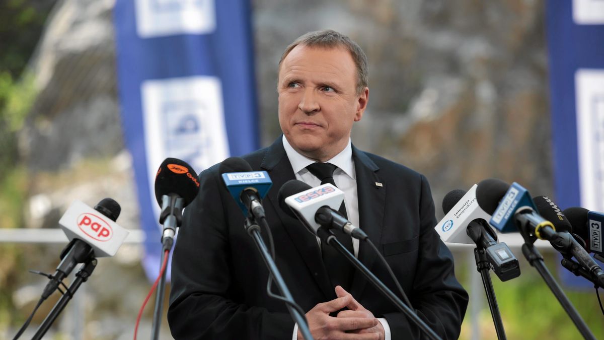 30.05.2017 Kielce , Kadzielnia . Prezes TVP Jacek Kurski podczas konferencji prasowej dotyczacej festiwalu na Kadzielni .
Fot. Pawel Malecki / Agencja Wyborcza.pl
Fot. Pawel Malecki / Agencja Wyborcza.pl
festiwal, Kadzielnia, koncert, konferencja prasowa, opole, /FR/