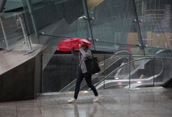 Warszawa. Intensywne opady i interwencje straży. Zalane ulice i stacje