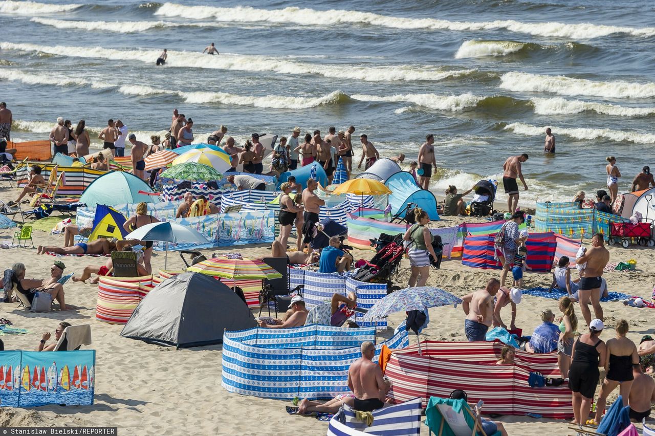Polacy tną wydatki na wakacje. Czekają na wyjazdy poza sezonem