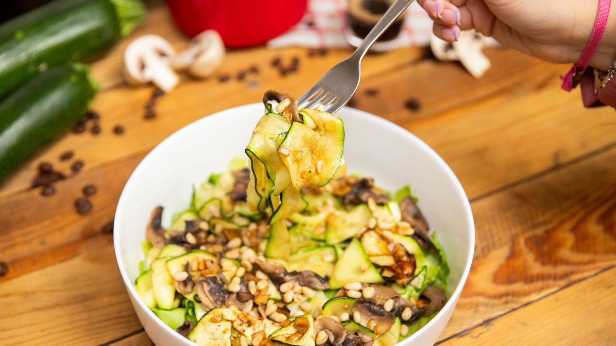 Kolorowa sałatka stanie się hitem w każdym domu