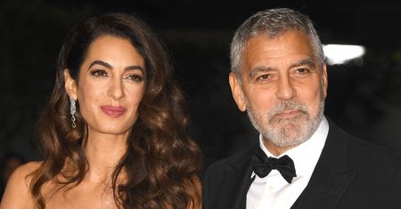 Amal Clooney zachwyca w nowej fryzurze. Tak wyglądała na przyjęciu przyjaciółki na Sycylii (FOTO)