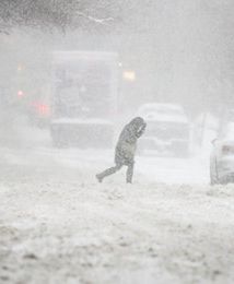 Odśnieżył plac na własny koszt, ukarano go grzywną