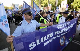 Służby mundurowe z niższym zasiłkiem chorobowym?