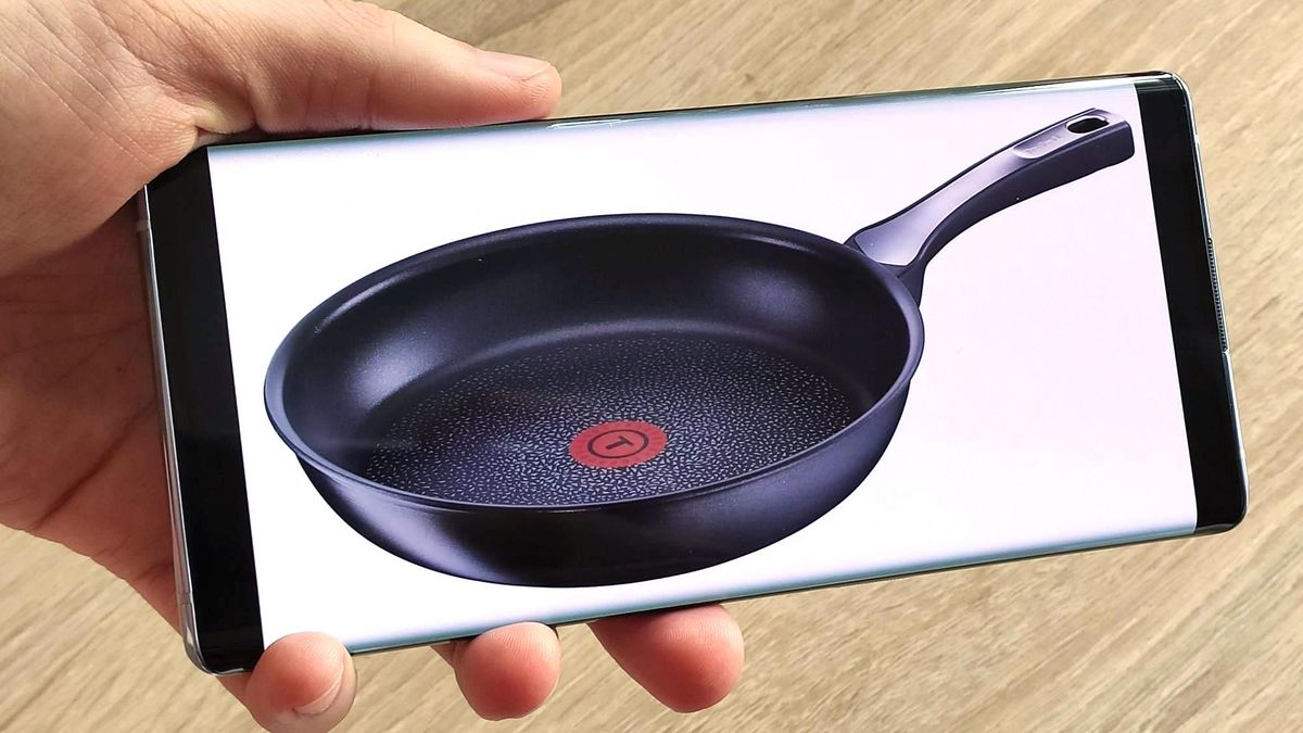 Smartfony muszą przestać rosnąć. Drodzy producenci, nie produkujcie patelni [OPINIA] 1