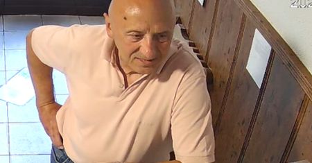Uchwyciła go kamera na giełdzie samochodowej. Rozpoznajesz tego mężczyznę?