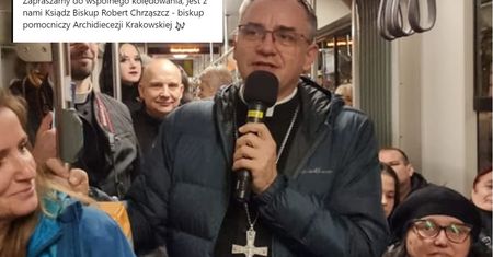 Pasażerom kolędę zaśpiewał biskup. Po fali oburzenia post usunięto