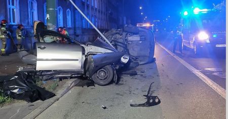 Z Seata został wrak. Dwie ofiary. Szczegóły tragedii w Sosnowcu