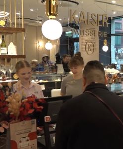 Stała dwie godziny w kolejce po złotego pączka. Kosztuje 100 zł