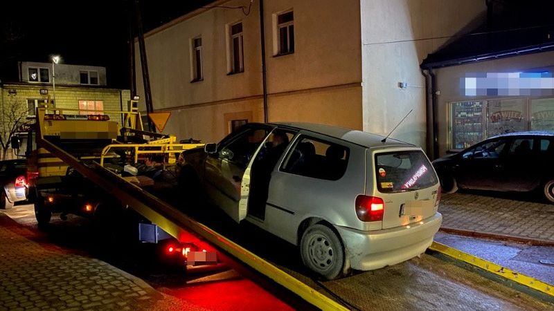 Samochód tego kierowcy jest już doskonale znany policjantom. Interwencja na początku marca skończyła się holowaniem pojazdu.