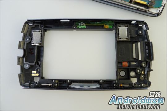 Sony Ericsson Xperia Play rozebrany na części pierwsze [galeria] 9