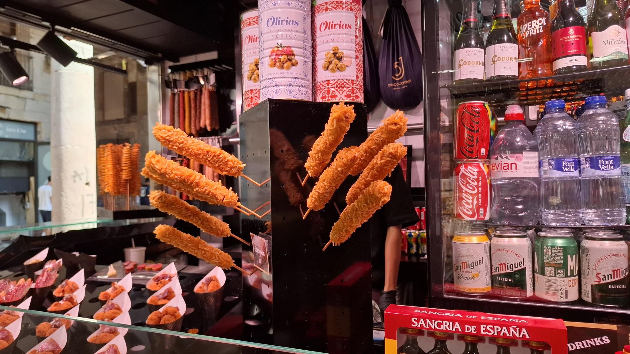 Przekąski na targu w Barcelonie