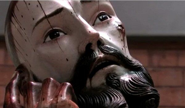 Ludzkie zęby w figurze Jezusa z Meksyku