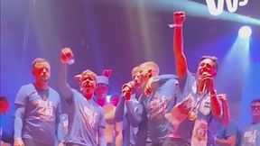 Lech świętował przy szczególnie piosence. Sceny obiegły świat