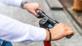 W takim stanie na hulajnodze. Brawura 34-latka. Grozi mu surowa kara