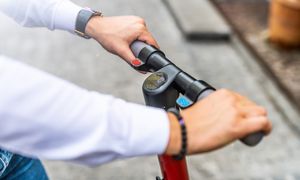 W takim stanie na hulajnodze. Brawura 34-latka. Grozi mu surowa kara