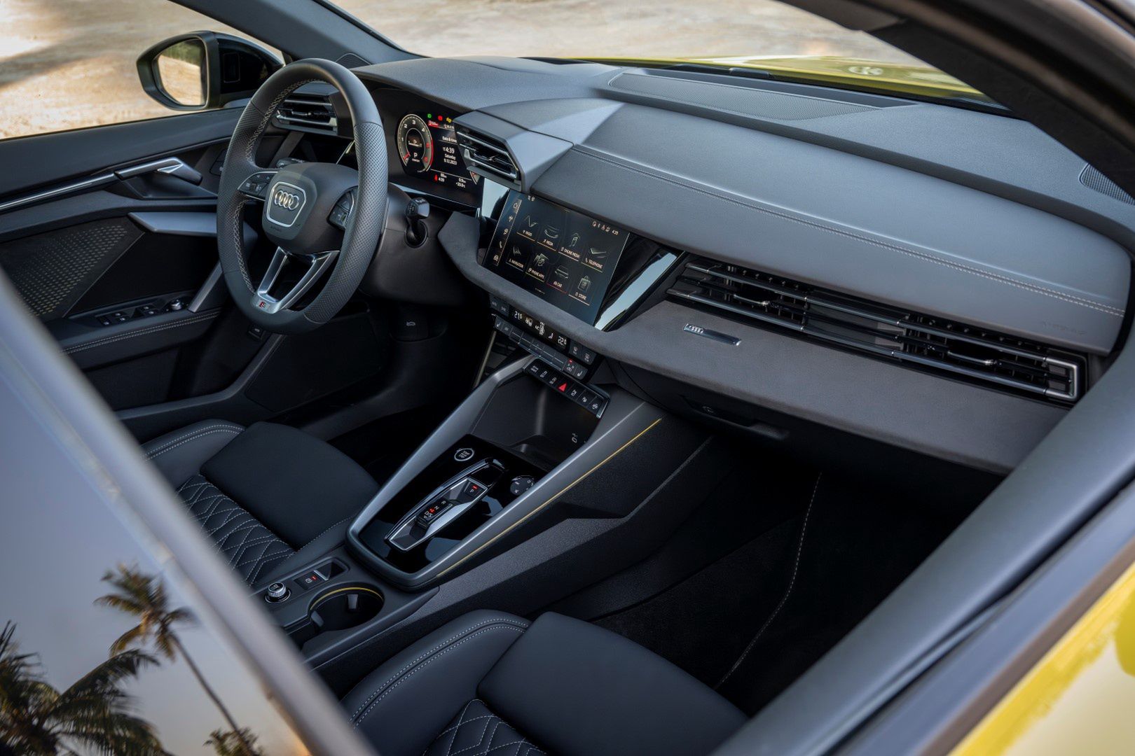 Interior,
Colour: python yellow