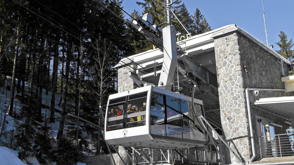 Kolejka na Kasprowy. Atrakcja niby turystyczna, ale również polityczna