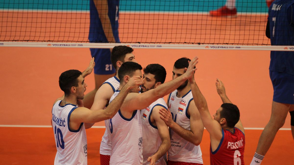 Materiały prasowe / FIVB / Na zdjęciu: siatkarze reprezentacji Serbii