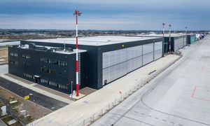 Czwarty hangar na lotnisku Katowice. Kosztował 52 mln zł. "Największy w historii"