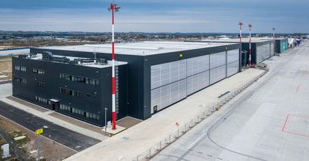 Czwarty hangar na lotnisku Katowice. Kosztował 52 mln zł. "Największy w historii"