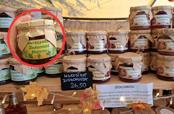 Wypatrzyłam te słoiczki nad Soliną. Wygląda jak miód, ale pszczoły robią go razem z człowiekiem
