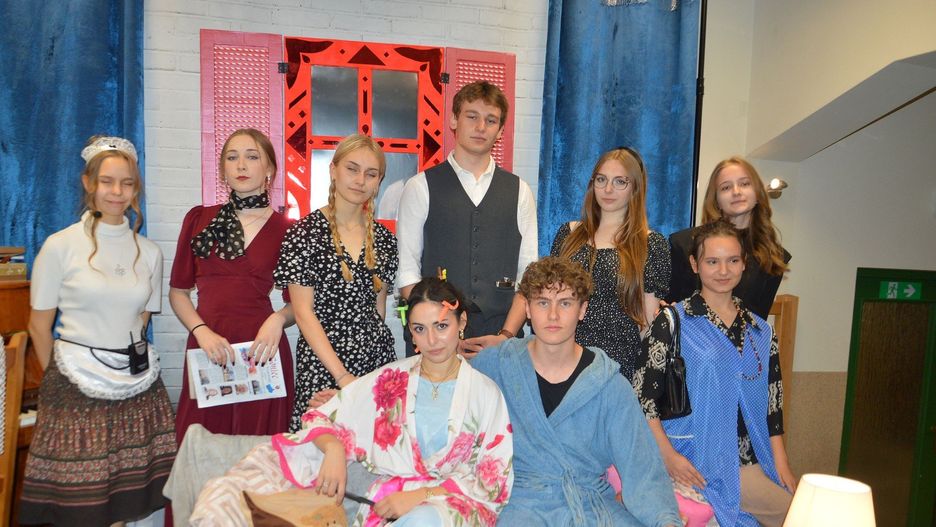 Szkolne koło teatralne &#34;Drakula&#34; w spektaklu &#34;Moralność pani Dulskiej&#34;