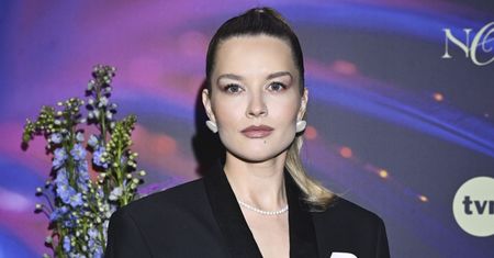 Julia Chatys postawiła na koronkowe rajstopy. To modowy hit tego sezonu