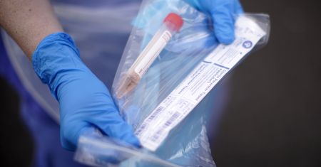 Koronawirus. Wielka Brytania: Wykryto nowy wariant. Pochodzi z Nigerii