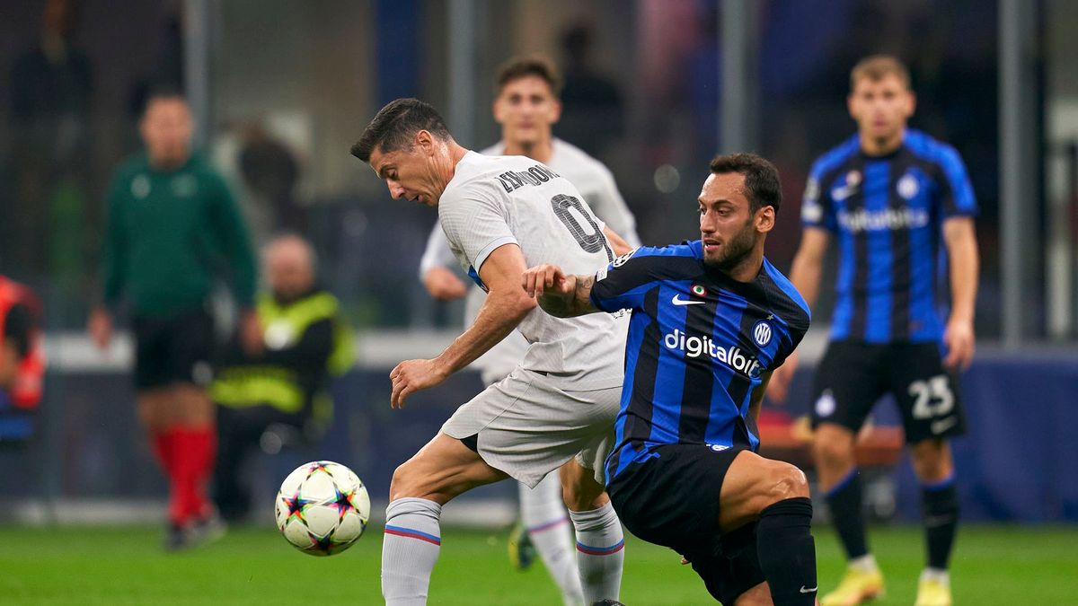 Zdjęcie okładkowe artykułu: Getty Images / Pedro Salado/Quality Sport Images / Na zdjęciu: Robert Lewandowski i Hakan Calhanoglu