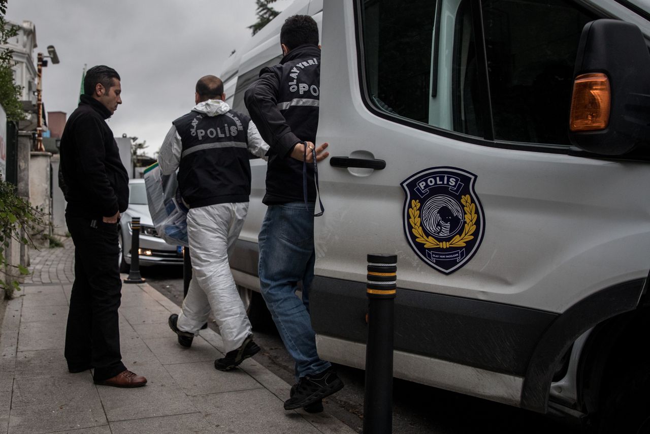 Attack on the Iraqi consulate in Istanbul. Fired upon with an AK-47.